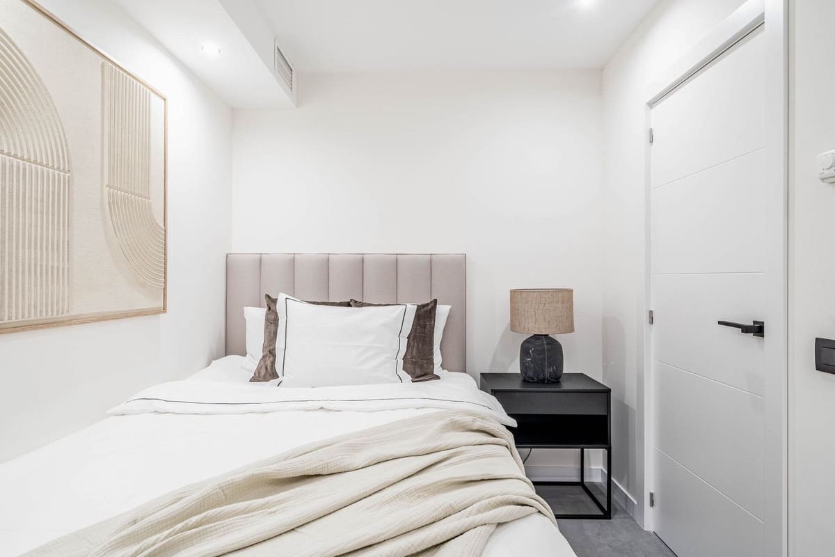 Apartamento de 3 habitaciones en Nueva Andalucia en venta con piscina garaje - 899.000 € (Ref: 7546180)