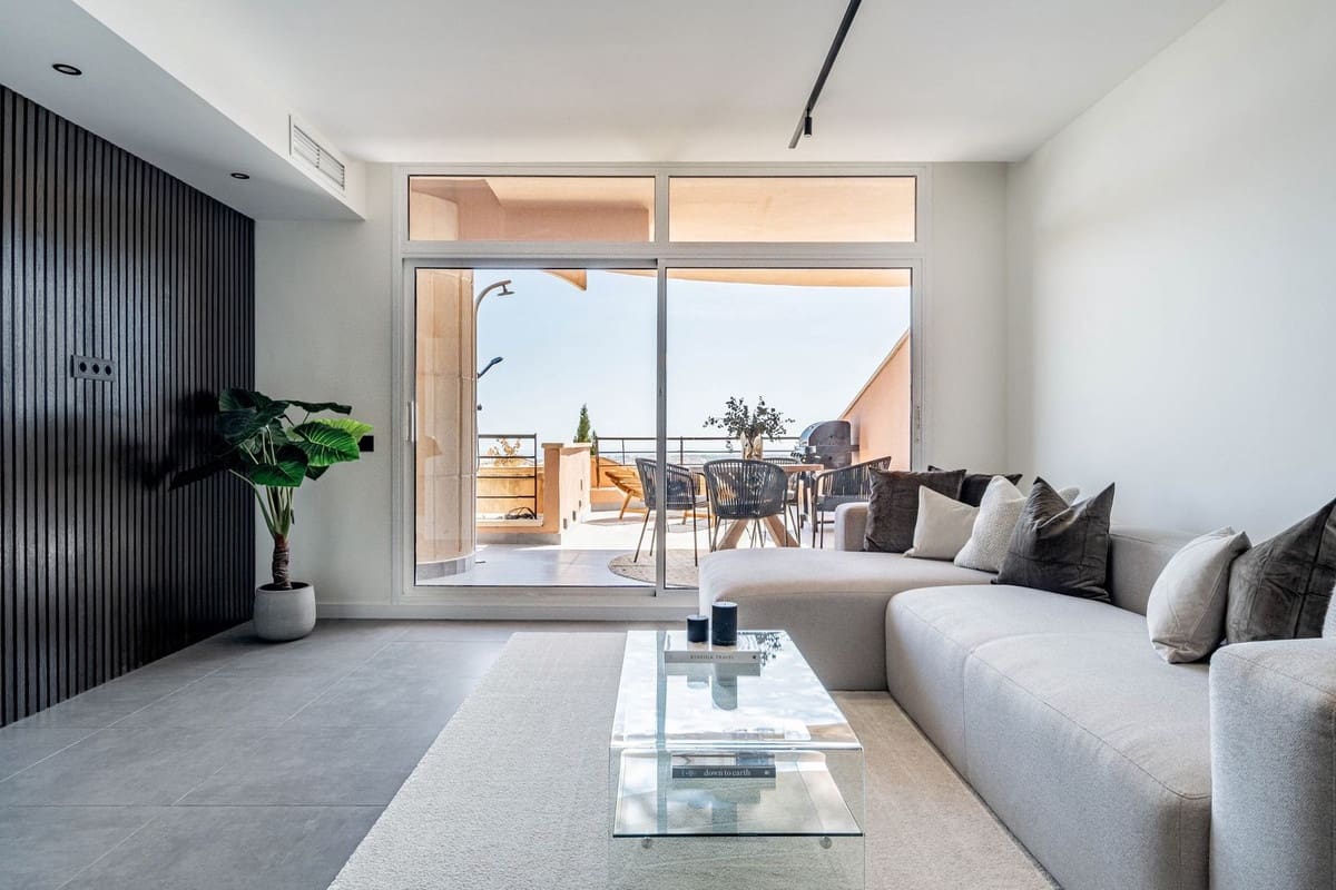 Apartamento de 3 habitaciones en Nueva Andalucia en venta con piscina garaje - 899.000 € (Ref: 7546180)
