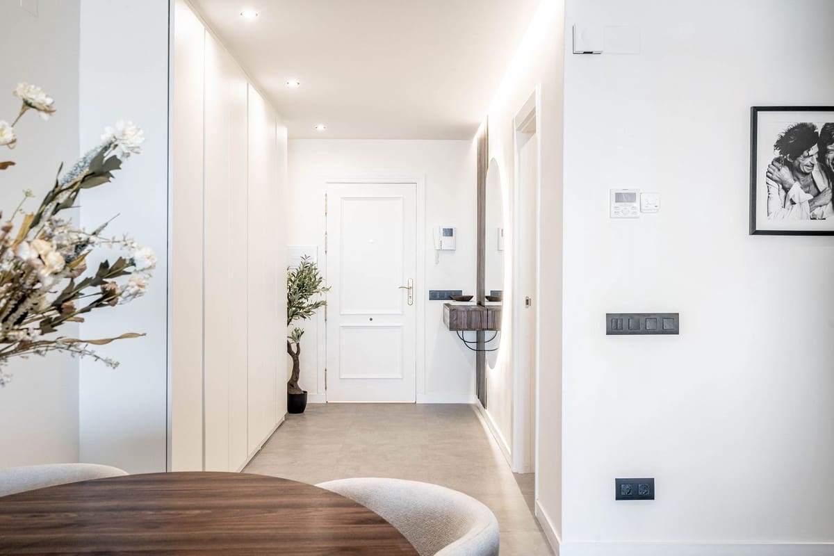 Apartamento de 3 habitaciones en Nueva Andalucia en venta con piscina garaje - 899.000 € (Ref: 7546180)