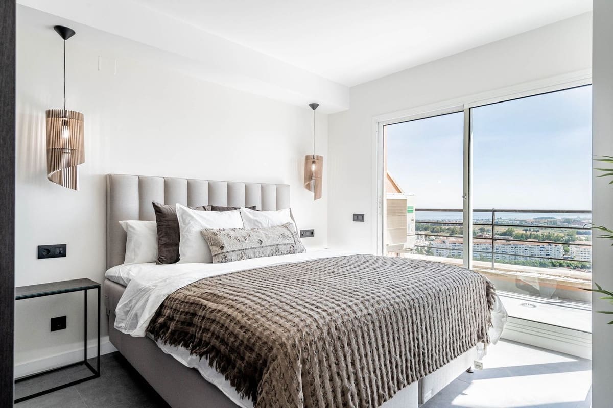 Apartamento de 3 habitaciones en Nueva Andalucia en venta con piscina garaje - 899.000 € (Ref: 7546180)