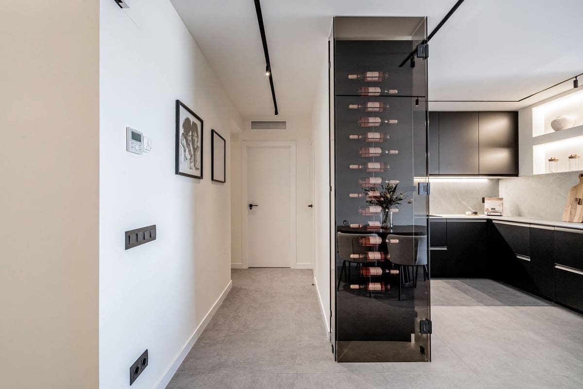 Apartamento de 3 habitaciones en Nueva Andalucia en venta con piscina garaje - 899.000 € (Ref: 7546180)