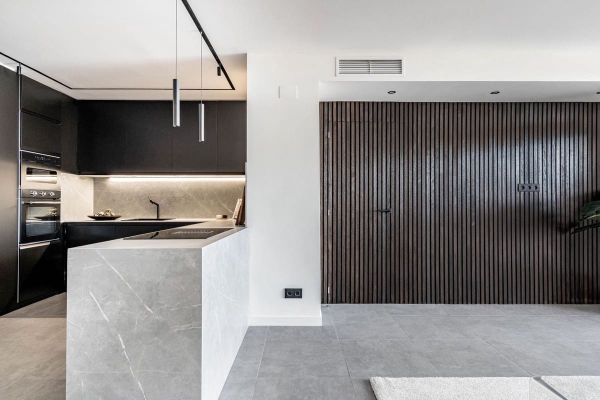 Apartamento de 3 habitaciones en Nueva Andalucia en venta con piscina garaje - 899.000 € (Ref: 7546180)