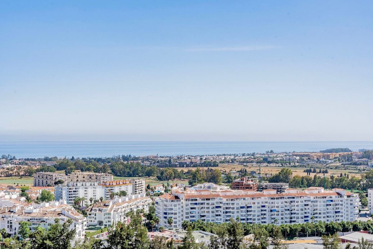 Apartamento de 3 habitaciones en Nueva Andalucia en venta con piscina garaje - 899.000 € (Ref: 7546180)