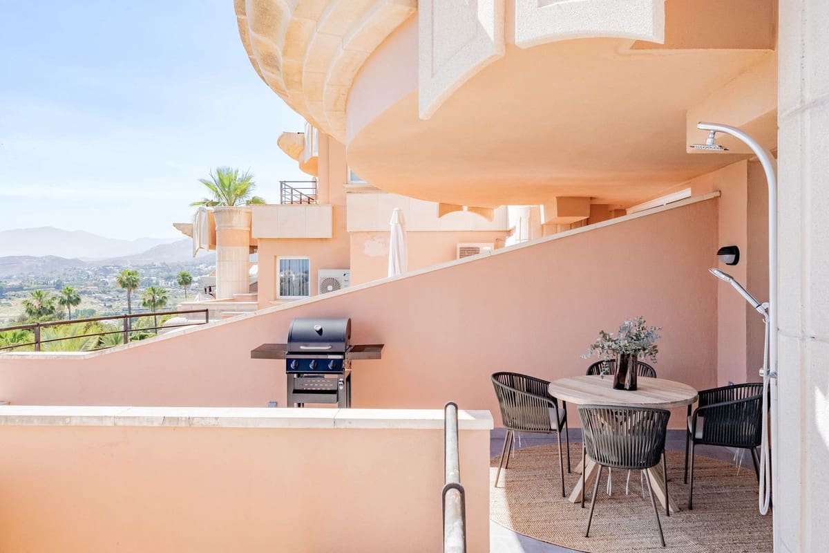 Apartamento de 3 habitaciones en Nueva Andalucia en venta con piscina garaje - 899.000 € (Ref: 7546180)