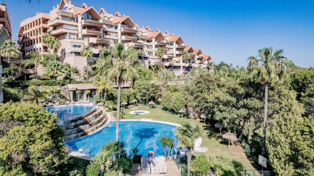 3 sypialnia Apartament na sprzedaż w Las Brisas, Marbella z basenem garażem - 899 000 € (Ref: 7546180)