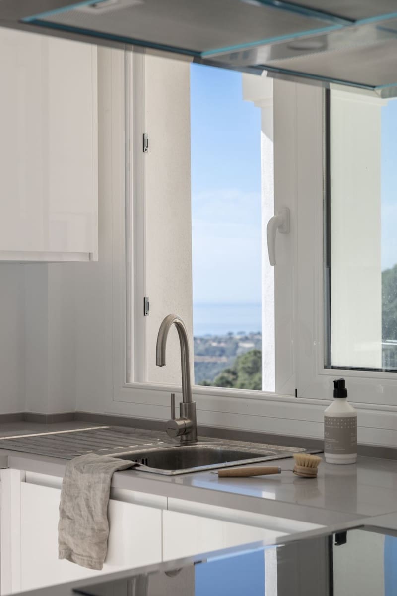 5 sypialnia Willa na sprzedaż w Benahavis z basenem garażem - 2 300 000 € (Ref: 7582578)