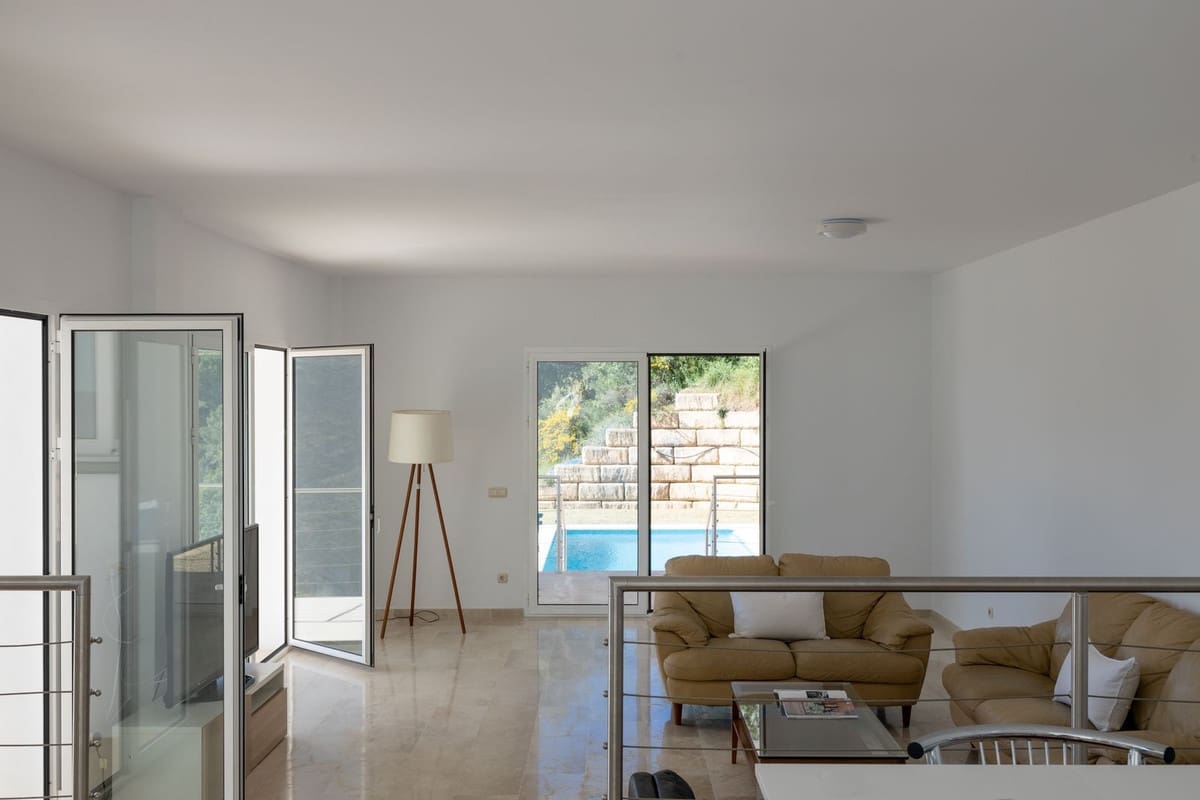 5 sypialnia Willa na sprzedaż w Benahavis z basenem garażem - 2 300 000 € (Ref: 7582578)