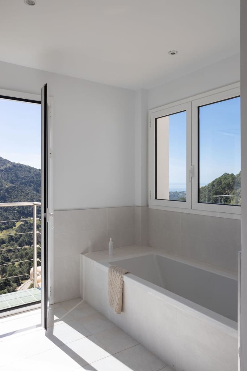 5 sypialnia Willa na sprzedaż w Benahavis z basenem garażem - 2 300 000 € (Ref: 7582578)