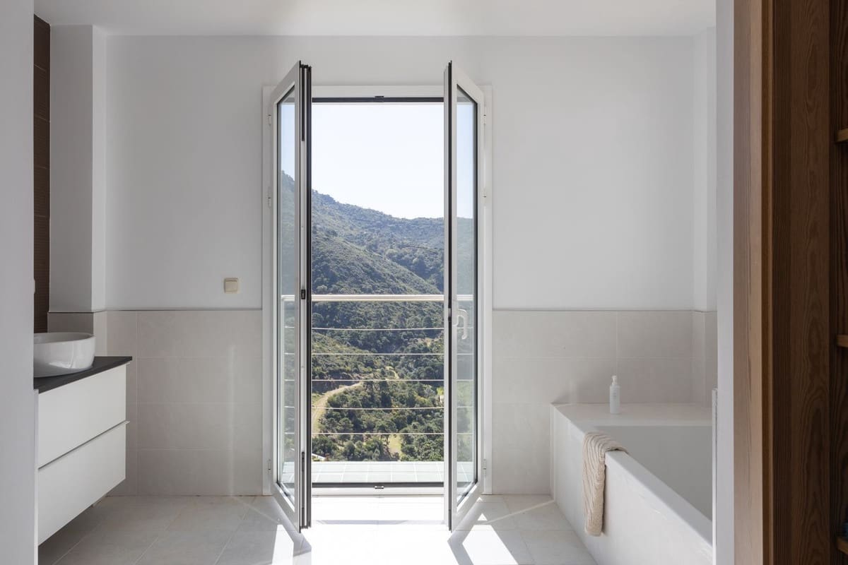 5 sypialnia Willa na sprzedaż w Benahavis z basenem garażem - 2 300 000 € (Ref: 7582578)