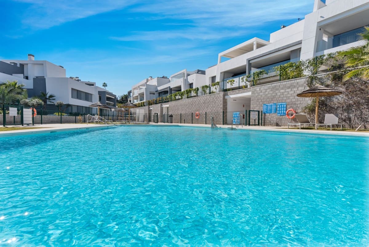 3 soveværelse Lejlighed til salg i New Golden Mile med swimmingpool garage - € 649.000 (Ref: 7795871)