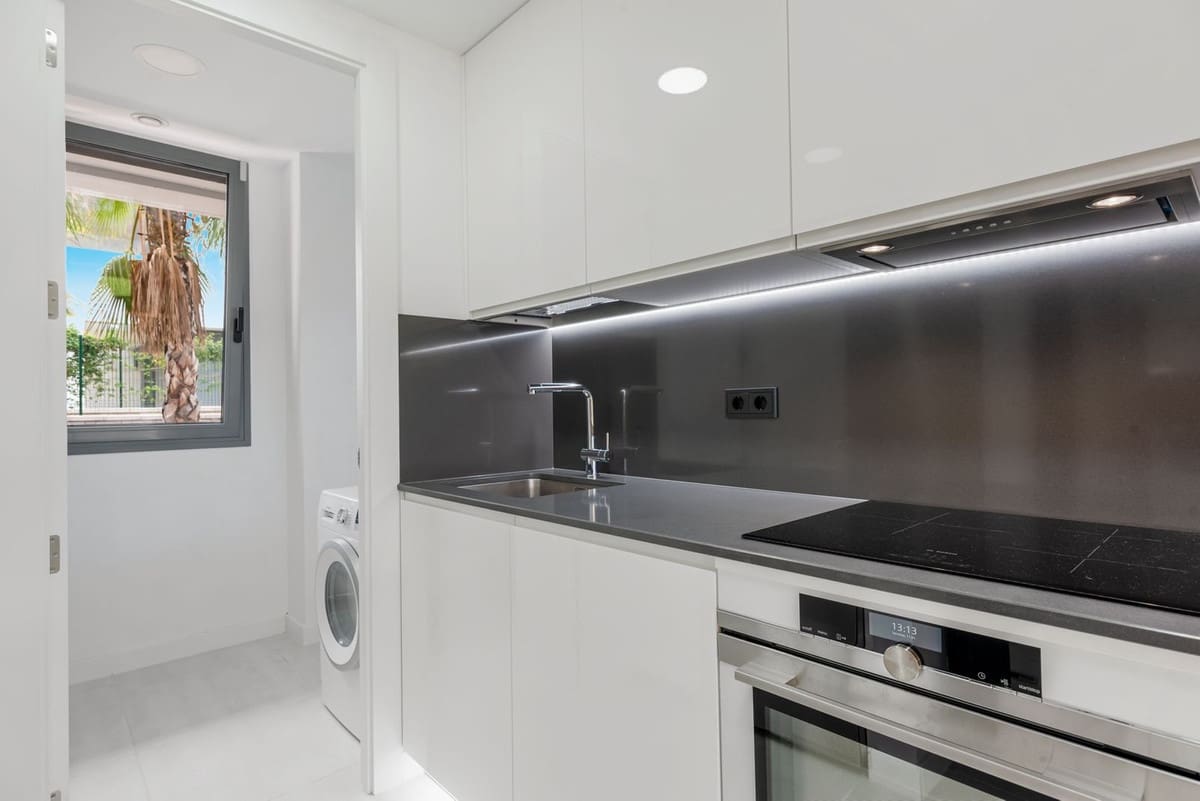 3 soveværelse Lejlighed til salg i New Golden Mile med swimmingpool garage - € 649.000 (Ref: 7795871)