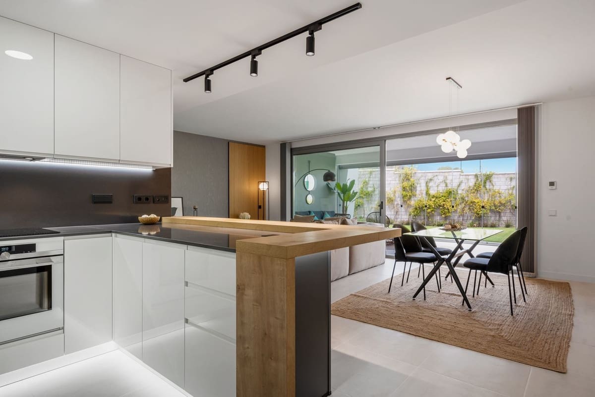 3 soveværelse Lejlighed til salg i New Golden Mile med swimmingpool garage - € 649.000 (Ref: 7795871)