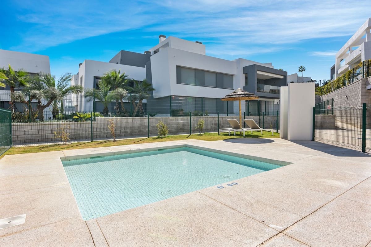 3 soveværelse Lejlighed til salg i New Golden Mile med swimmingpool garage - € 649.000 (Ref: 7795871)