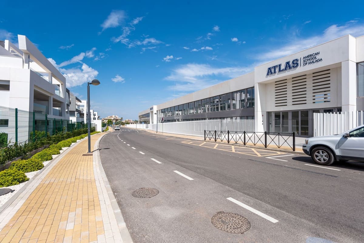 3 soveværelse Lejlighed til salg i New Golden Mile med swimmingpool garage - € 649.000 (Ref: 7795871)