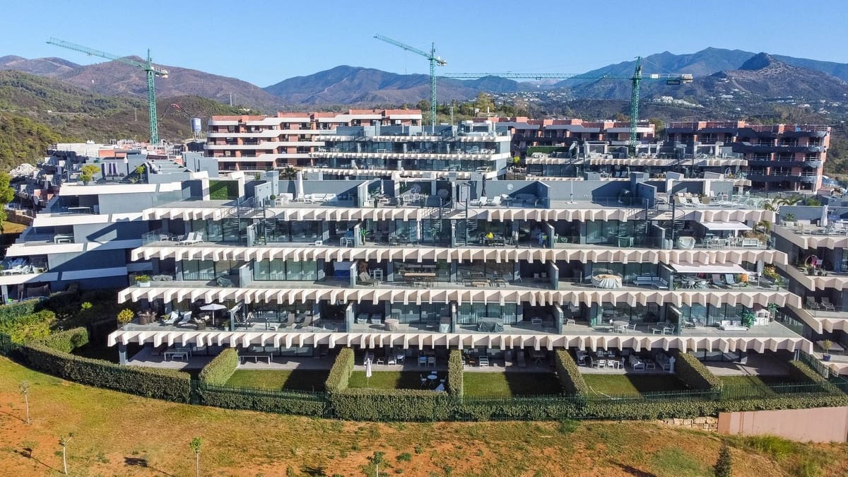 3 sypialnia Apartament na sprzedaż w Estepona z basenem garażem - 475 000 € (Ref: 7808288)
