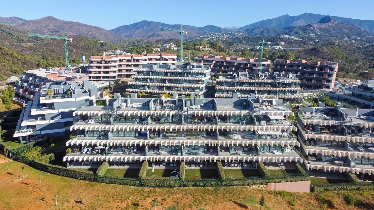 3 sypialnia Apartament na sprzedaż w Estepona z basenem garażem - 475 000 € (Ref: 7808288)