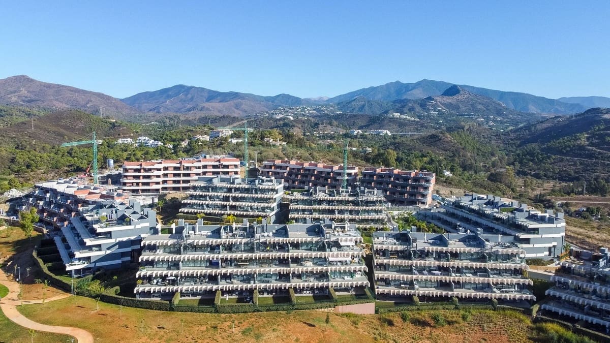 3 sypialnia Apartament na sprzedaż w Estepona z basenem garażem - 475 000 € (Ref: 7808288)