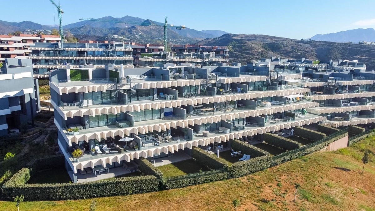 3 sypialnia Apartament na sprzedaż w Estepona z basenem garażem - 475 000 € (Ref: 7808288)