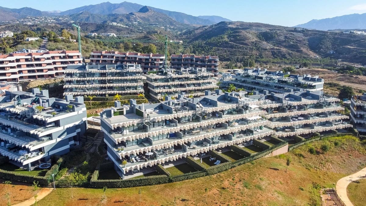 3 sypialnia Apartament na sprzedaż w Estepona z basenem garażem - 475 000 € (Ref: 7808288)