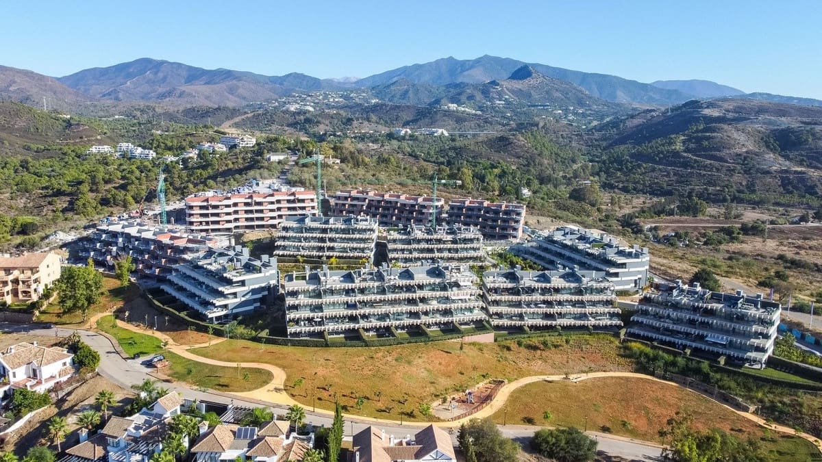 3 sypialnia Apartament na sprzedaż w Estepona z basenem garażem - 475 000 € (Ref: 7808288)