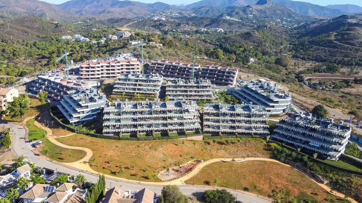 3 sypialnia Apartament na sprzedaż w Estepona z basenem garażem - 475 000 € (Ref: 7808288)