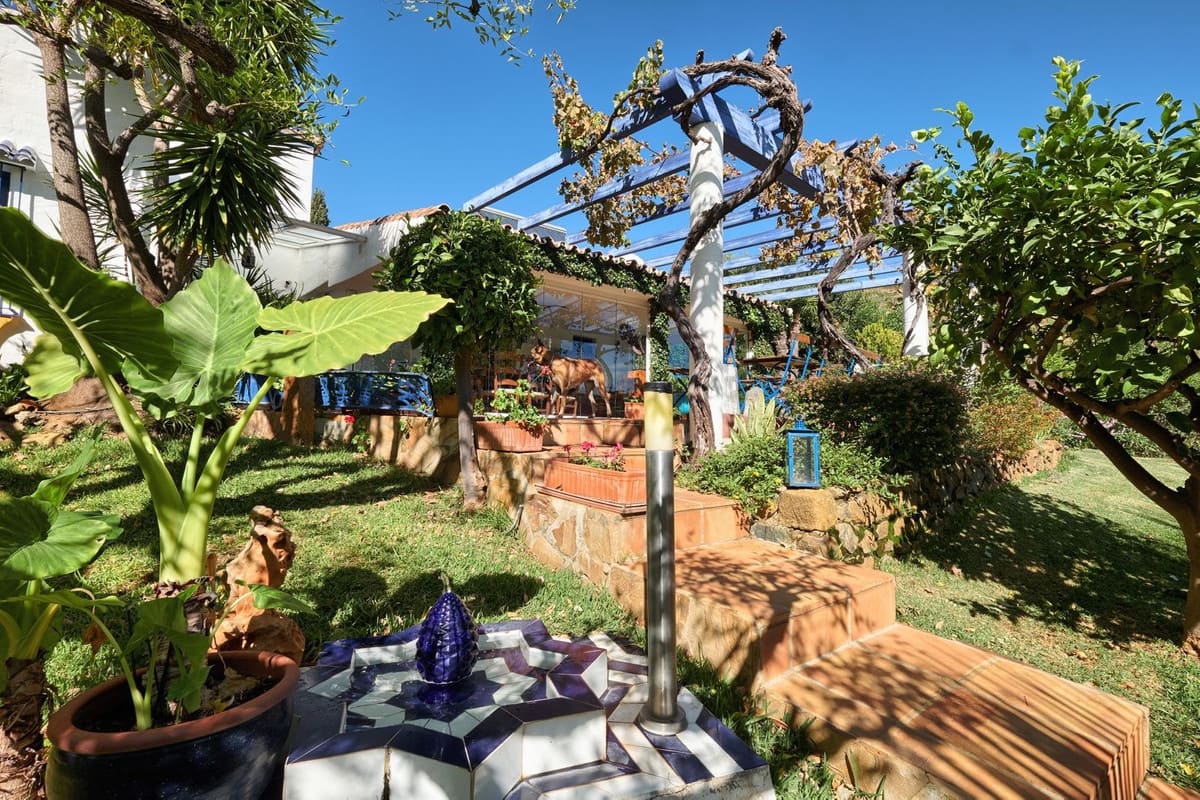 2 soveværelse Villa til salg i Estepona med swimmingpool garage - € 695.000 (Ref: 7921798)