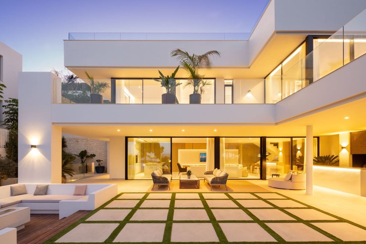 5 soveværelse Villa til salg i Nueva Andalucia med swimmingpool garage - € 3.895.000 (Ref: 7921800)