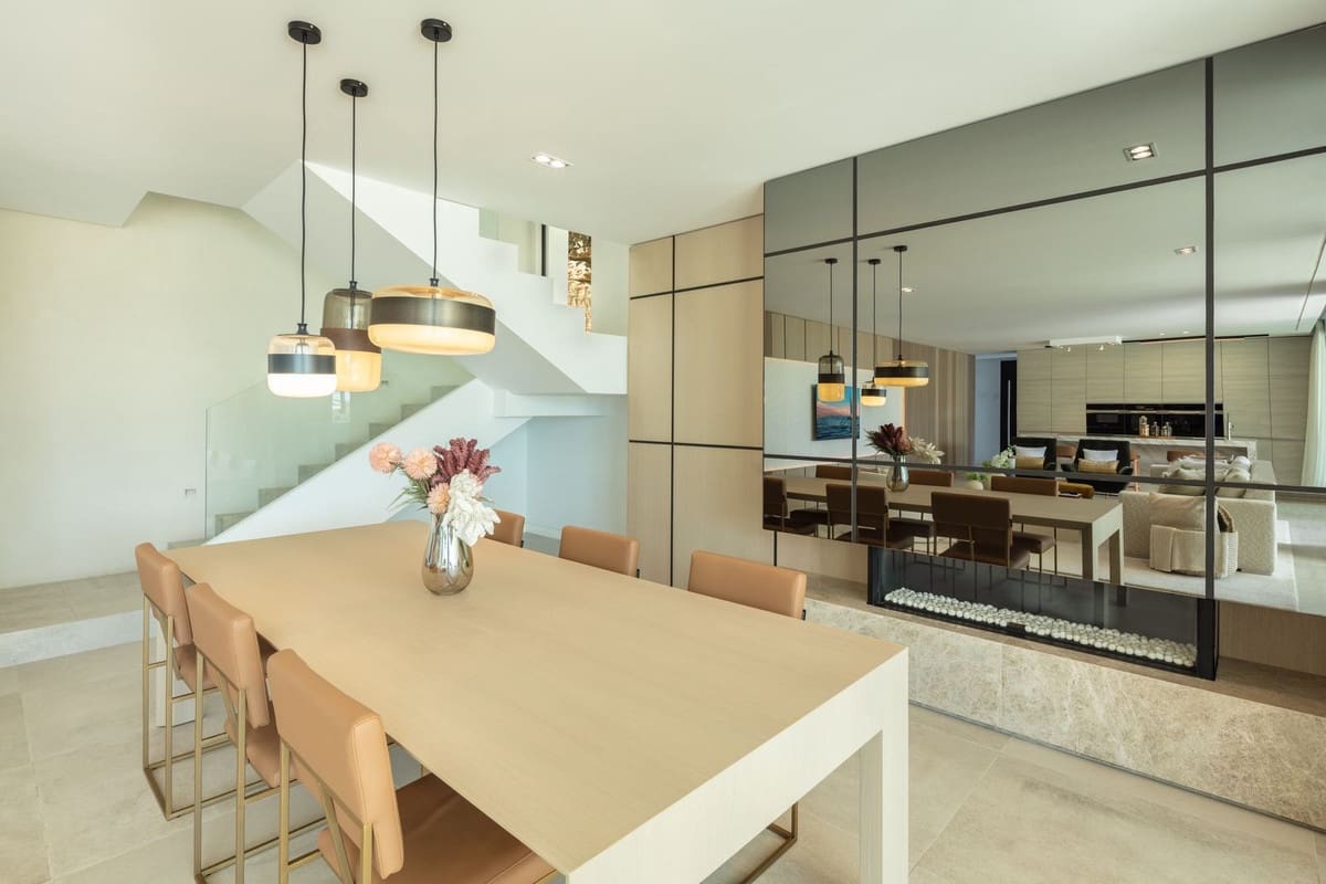 5 soveværelse Villa til salg i Nueva Andalucia med swimmingpool garage - € 3.895.000 (Ref: 7921800)