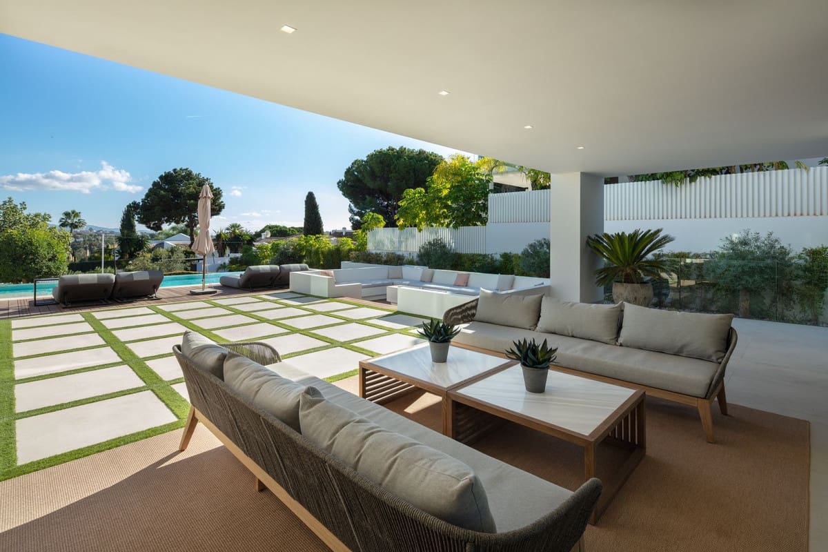 5 soveværelse Villa til salg i Nueva Andalucia med swimmingpool garage - € 3.895.000 (Ref: 7921800)