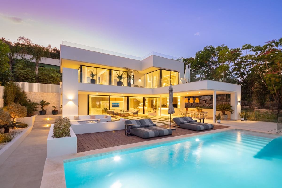 5 soveværelse Villa til salg i Nueva Andalucia med swimmingpool garage - € 3.895.000 (Ref: 7921800)