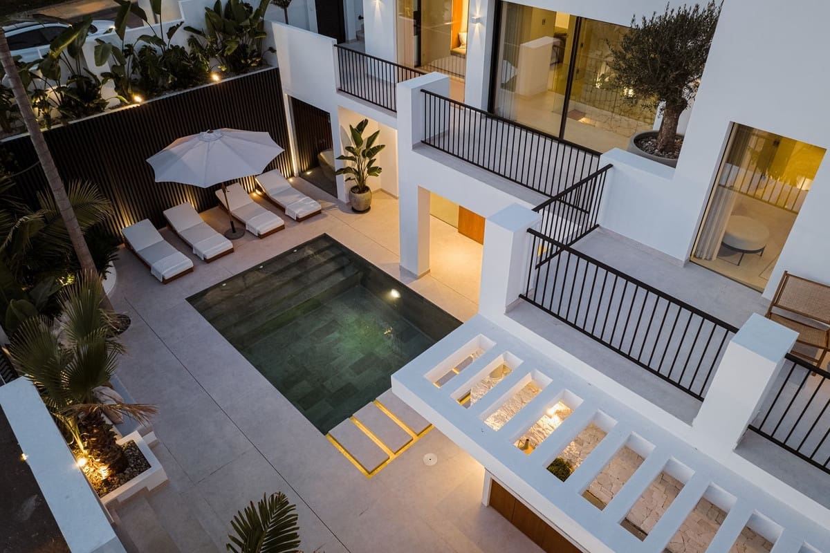 4 soveværelse Villa til salg i Nueva Andalucia med swimmingpool garage - € 2.995.000 (Ref: 7921803)