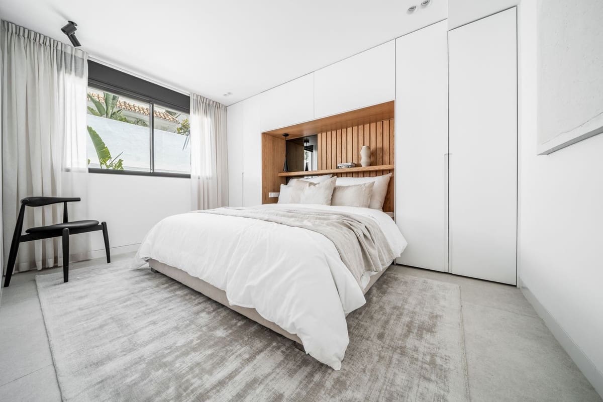 4 soveværelse Villa til salg i Nueva Andalucia med swimmingpool garage - € 2.995.000 (Ref: 7921803)