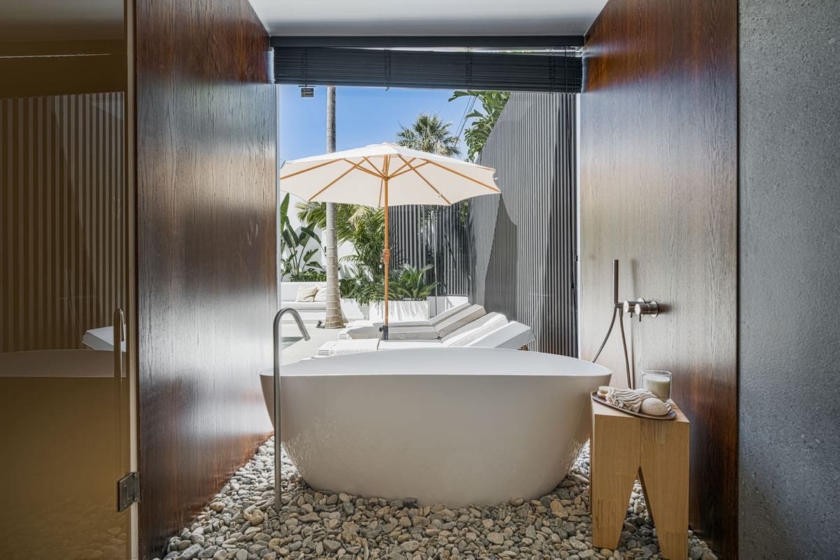 4 soveværelse Villa til salg i Nueva Andalucia med swimmingpool garage - € 2.995.000 (Ref: 7921803)