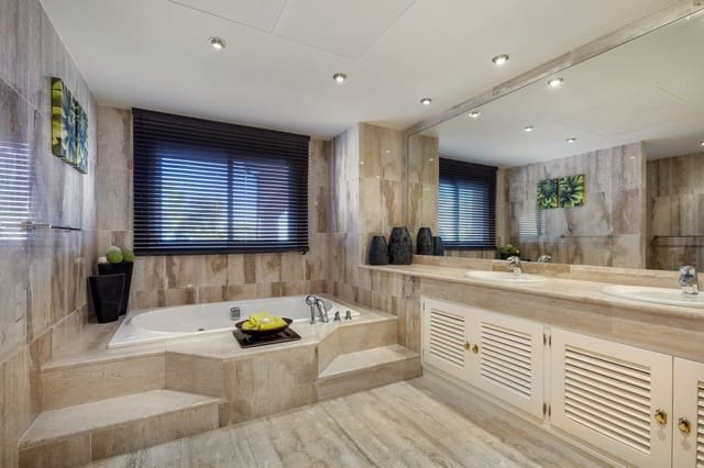 4 sypialnia Willa na sprzedaż w La Quinta, Benahavís z basenem garażem - 2 650 000 € (Ref: 7921804)