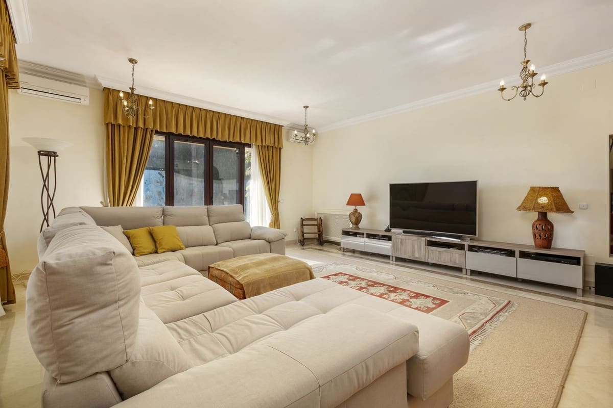 4 sovrum Villa till salu i La Quinta med pool garage - 2 650 000 € (Ref: 7921804)