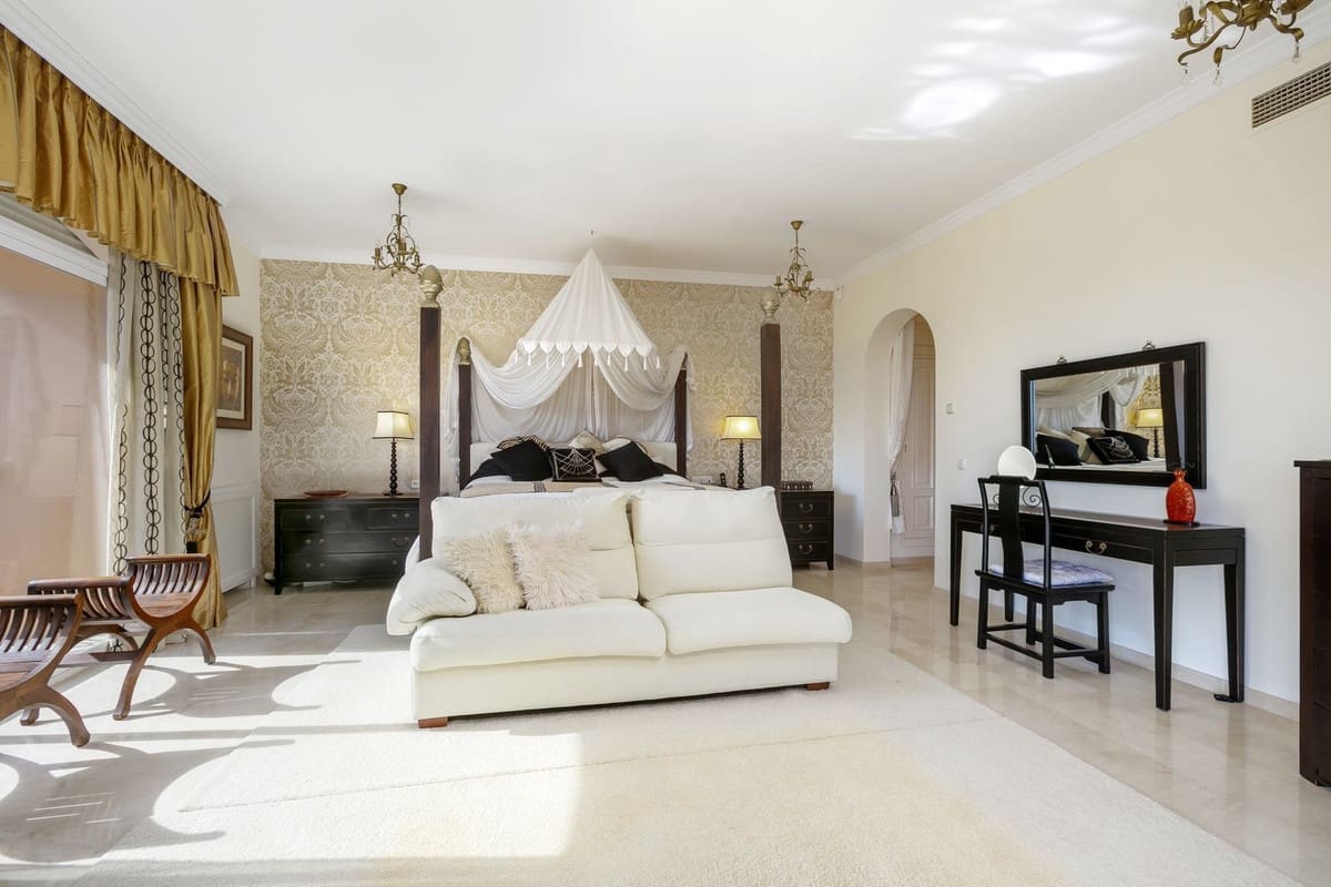 4 sovrum Villa till salu i La Quinta med pool garage - 2 650 000 € (Ref: 7921804)