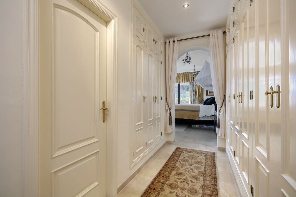 4 sovrum Villa till salu i La Quinta med pool garage - 2 650 000 € (Ref: 7921804)