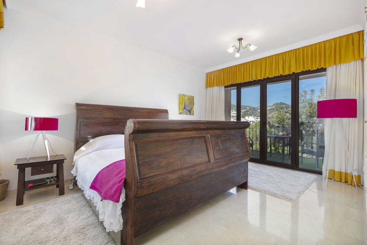 4 sovrum Villa till salu i La Quinta med pool garage - 2 650 000 € (Ref: 7921804)