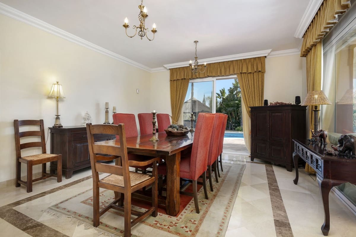 4 sovrum Villa till salu i La Quinta med pool garage - 2 650 000 € (Ref: 7921804)