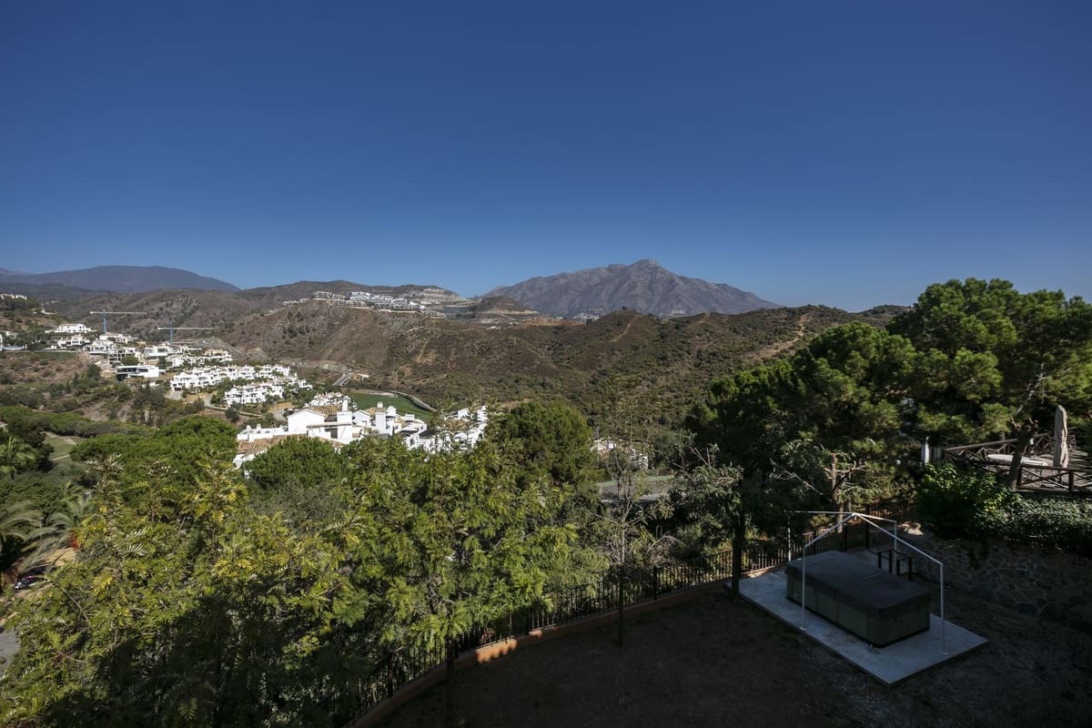 4 sovrum Villa till salu i La Quinta med pool garage - 2 650 000 € (Ref: 7921804)