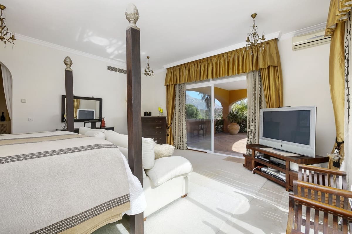 4 sovrum Villa till salu i La Quinta med pool garage - 2 650 000 € (Ref: 7921804)