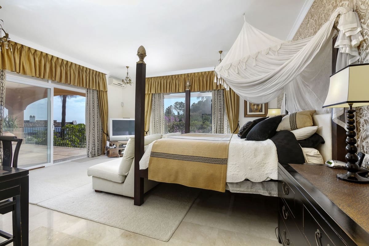 4 sovrum Villa till salu i La Quinta med pool garage - 2 650 000 € (Ref: 7921804)