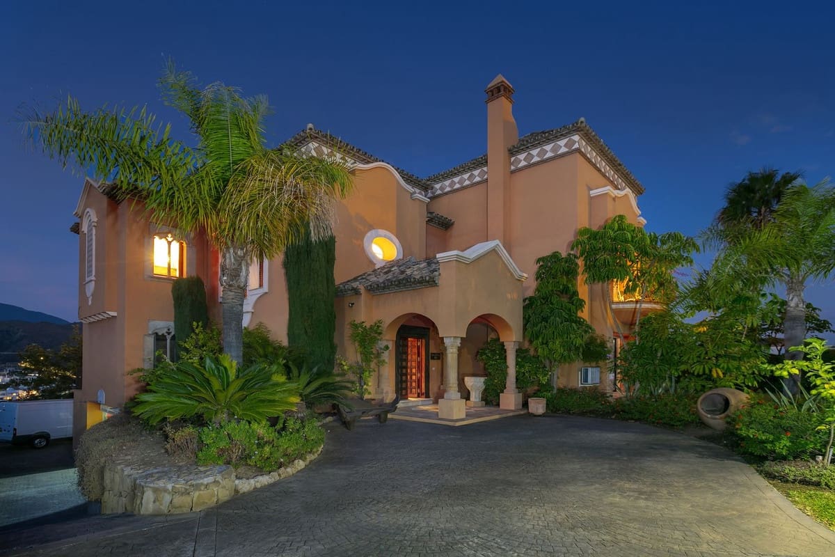 4 sovrum Villa till salu i La Quinta med pool garage - 2 650 000 € (Ref: 7921804)