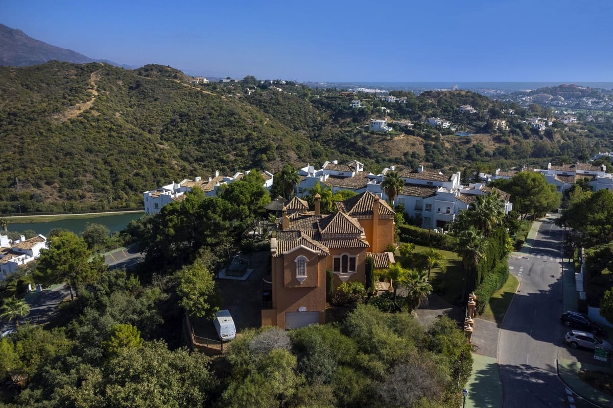 4 sovrum Villa till salu i La Quinta med pool garage - 2 650 000 € (Ref: 7921804)