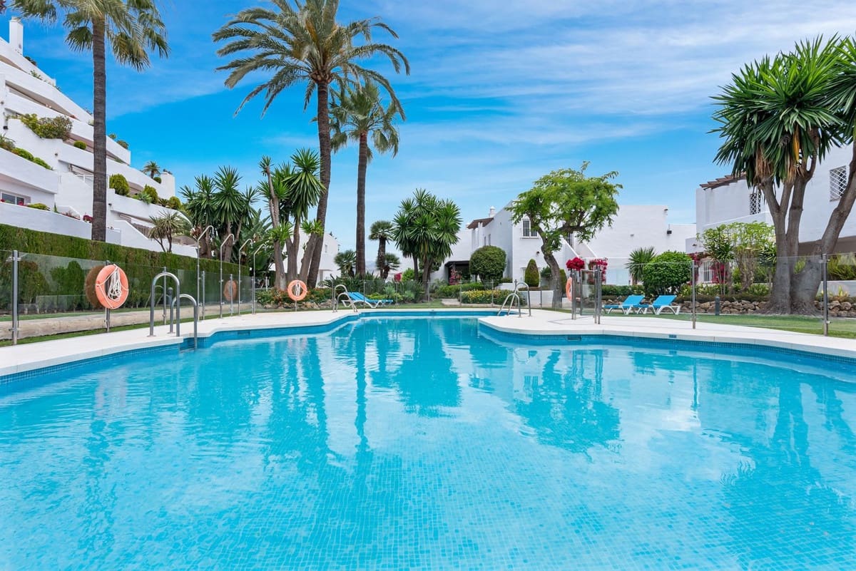 3 soveværelse Penthouse til salg i Nueva Andalucia med swimmingpool garage - € 695.000 (Ref: 7921808)