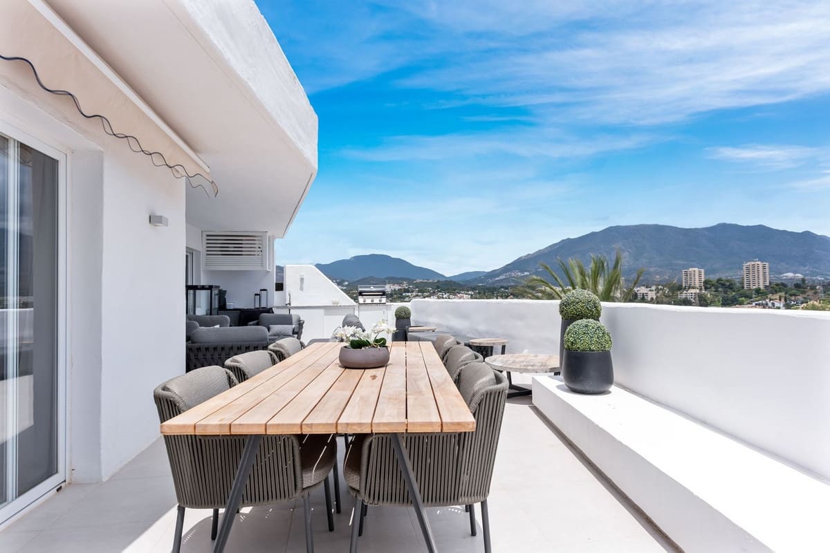 3 soveværelse Penthouse til salg i Nueva Andalucia med swimmingpool garage - € 695.000 (Ref: 7921808)