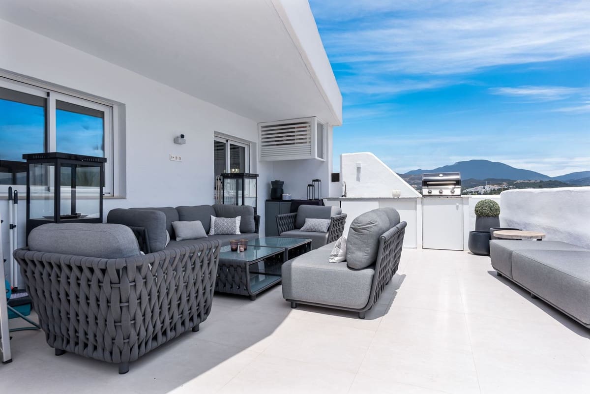 3 soveværelse Penthouse til salg i Nueva Andalucia med swimmingpool garage - € 695.000 (Ref: 7921808)