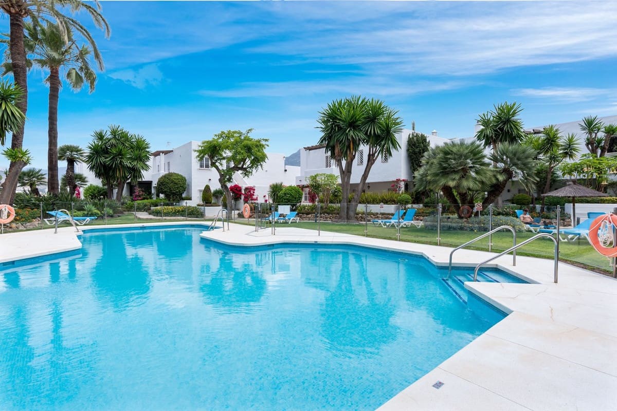 3 soveværelse Penthouse til salg i Nueva Andalucia med swimmingpool garage - € 695.000 (Ref: 7921808)