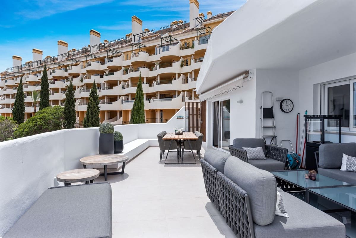 3 soveværelse Penthouse til salg i Nueva Andalucia med swimmingpool garage - € 695.000 (Ref: 7921808)