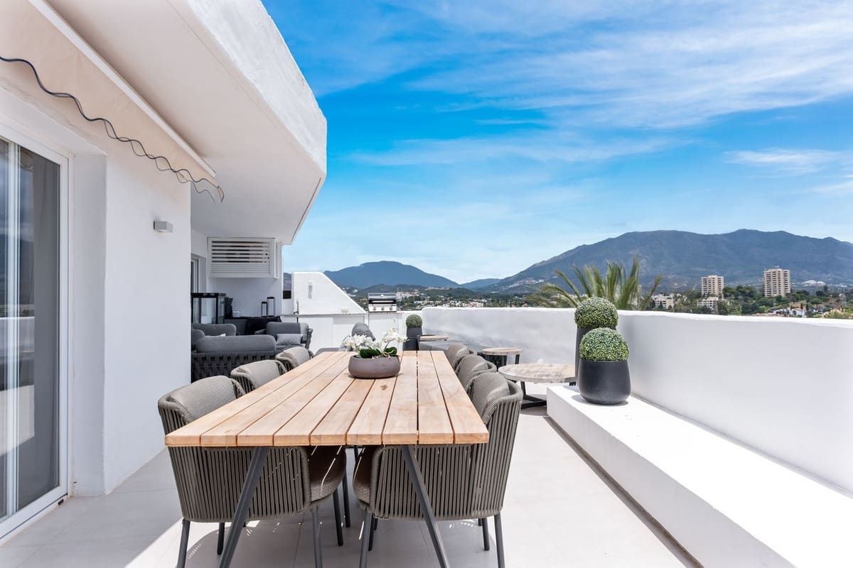 Ático de 3 habitaciones en Nueva Andalucia en venta con piscina garaje - 695.000 € (Ref: 7921808)